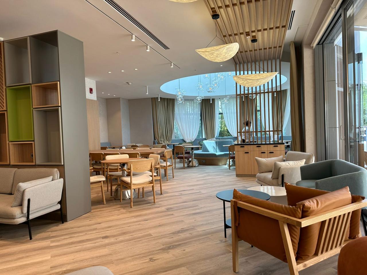 Реализованный интерьер Holiday Inn Open Lobby